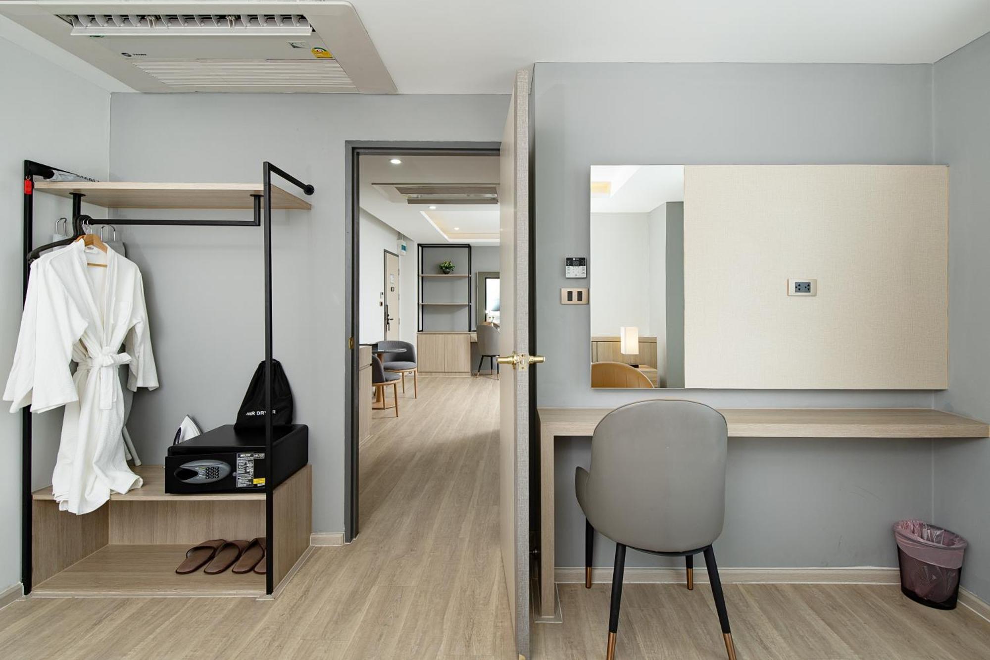 The Riski Hotel At Bangphlat Station Sha バンコク都 エクステリア 写真